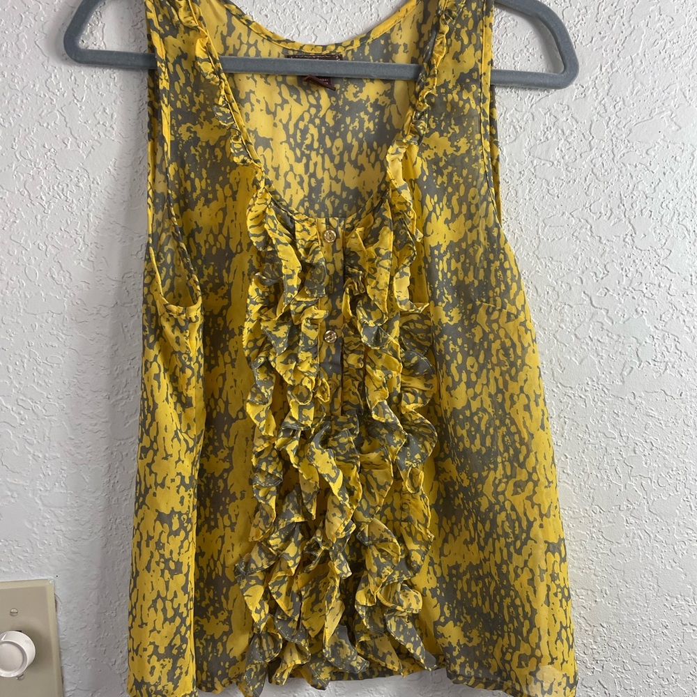 dmbm Ruffle front Sleeveless Blouse Sz L